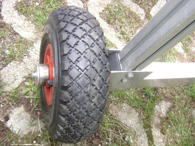 [Immagine: 200937123752_tlindja alsesias dhe kareli 246.JPG]